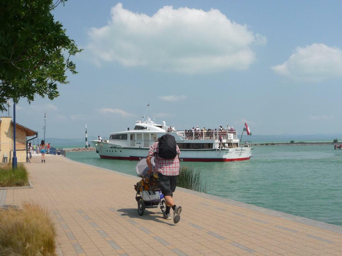 Balaton Art Guesthouse Балатонсемеш Екстер'єр фото