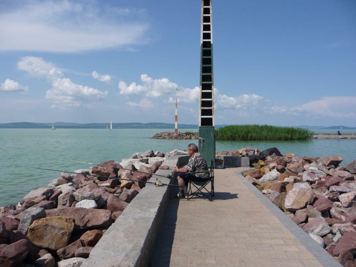 Balaton Art Guesthouse Балатонсемеш Екстер'єр фото